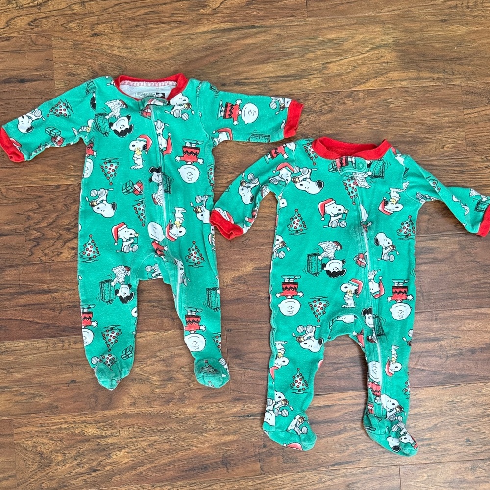 Twin outfit sets of Peanuts Snoopy Charlie Brown Christmas Baby zipper sleepers